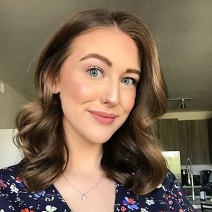 Meet your Posher, Dena